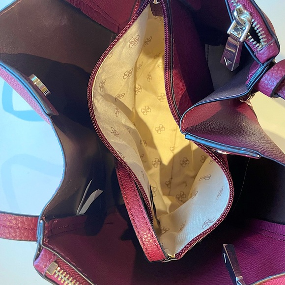 NEW - Guess Handbag with extra side bag - Picture 5 of 5